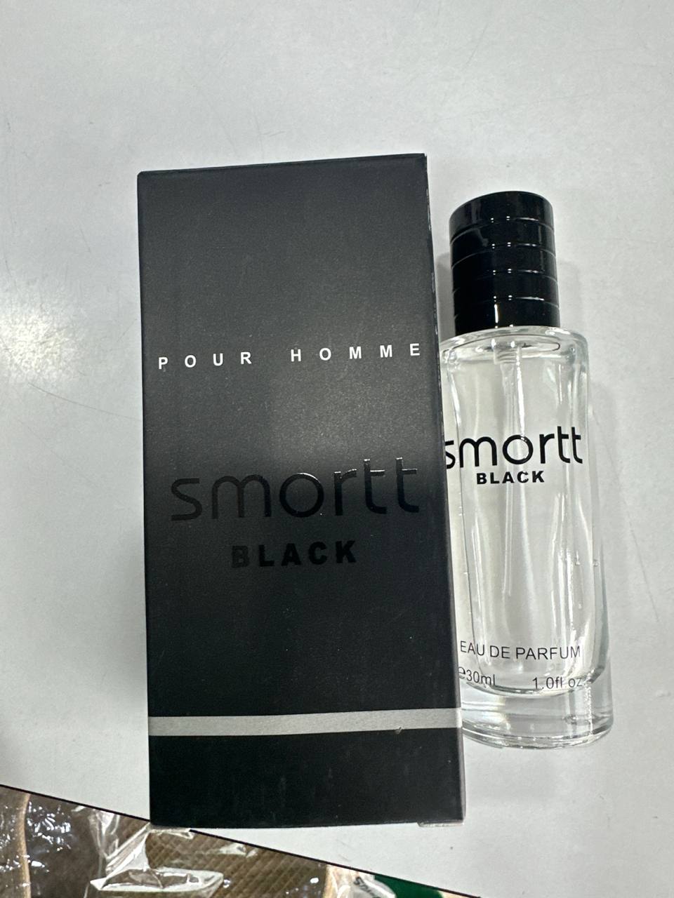 Smortt Black erkaklar parfyumeriya suvi, 30 ml - Oq